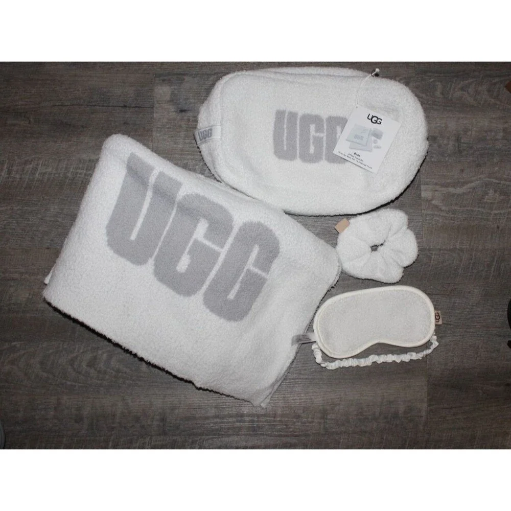 UGG 4 PIECE TRAVEL SET WHITE THROW EYE MAKE HAIR TYE AND STORAGE PURSE